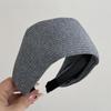 Expanded Retro Solid Color Fabric High-Grade Texture Women's Wide-Brimmed Sporty Headband - Trendy Outdoor Hair Accessory.