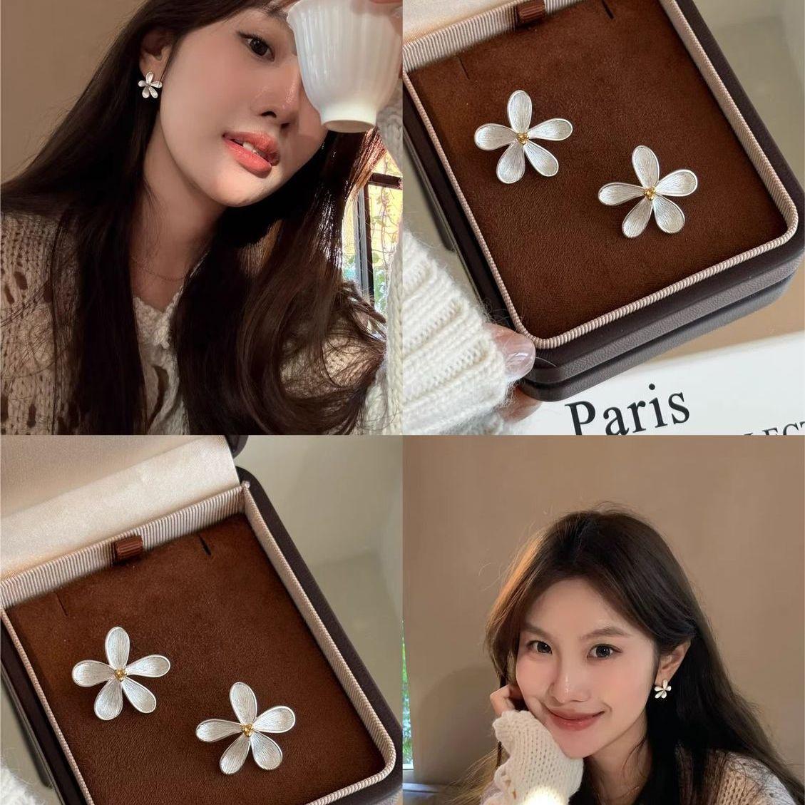 

Sweet temperament light luxury high-end flower texture stud earrings women s unique simple earrings spring great-looking earrings