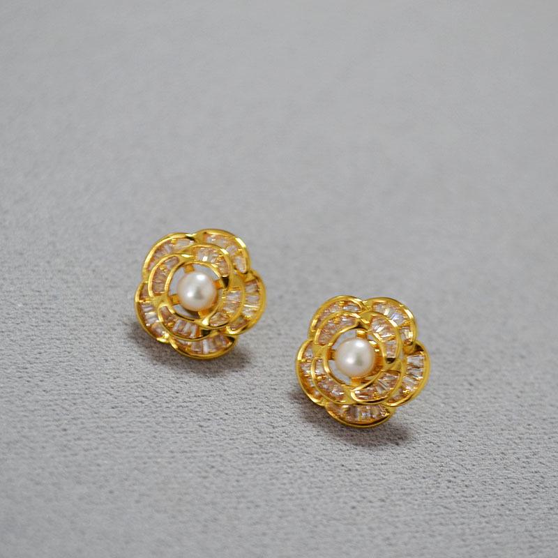 Autumn/Winter White Enamel Zircon Diamond Camellia Freshwater Pearl 925 Silver Stud Earrings