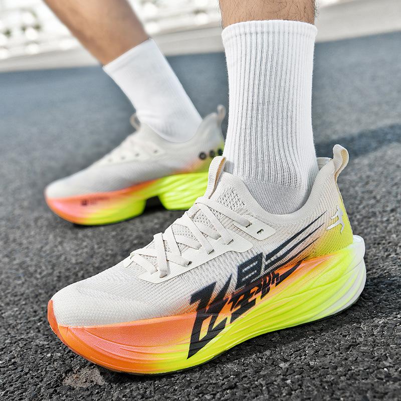 Really explosive carbon plate soft sole fashionable new sports men's trendy shoes non-slip and lightweight professional marathon men's and wo