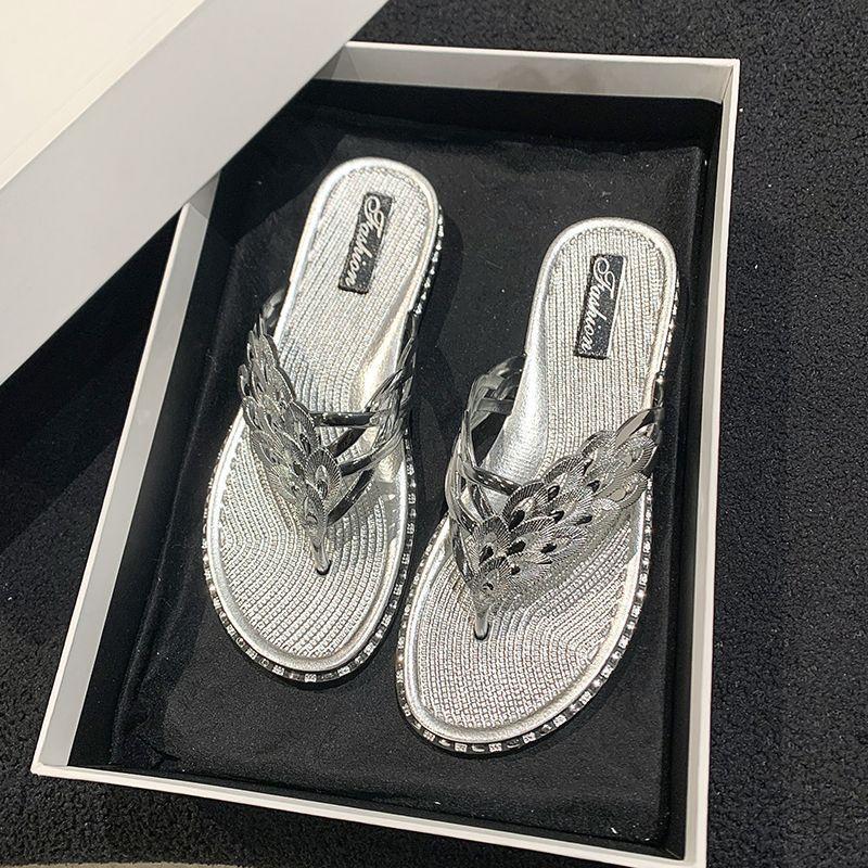 High-value Fashion Sandals Beach Shoes Flip-flops Women's Non-slip 2025 Summer and Autumn New Flat Beach Shoes