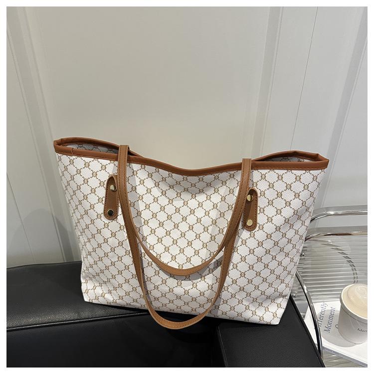 2025 Trendy Large Capacity Women's Tote: Aesthetic Commuter Shoulder Bag & Mother-Child Accessory