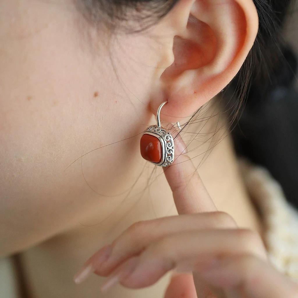 Orecchini Pendenti Rotondi Quadrati Vuoti in Argento Sterling 925 con Motivo Retro Cinese Erba Tang e Finitura Invecchiata Rossa