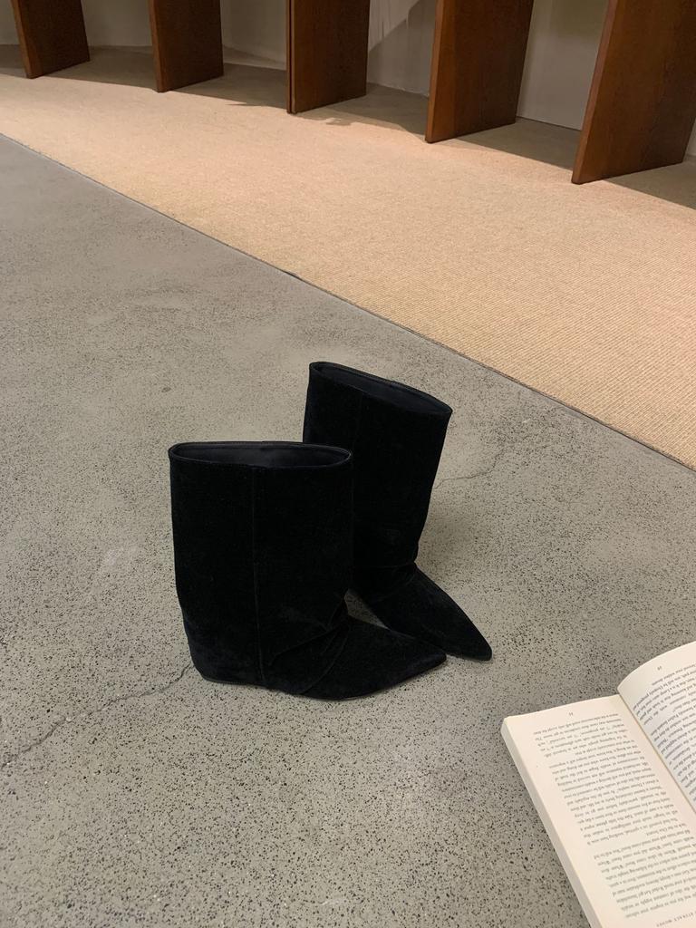 Retro Niche Long Boots Pointed Inner Height Increase Straight Boots Autumn and Winter Thin Sleeve High Boots