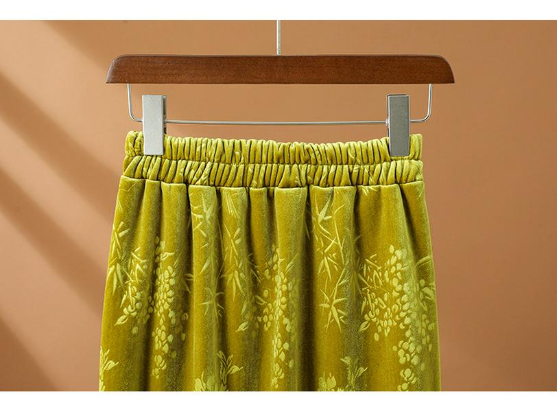 Women's Chinese Style Jacquard Fleece-Lined Velvet A-Line Midi Skirt with Frog Button and Slit