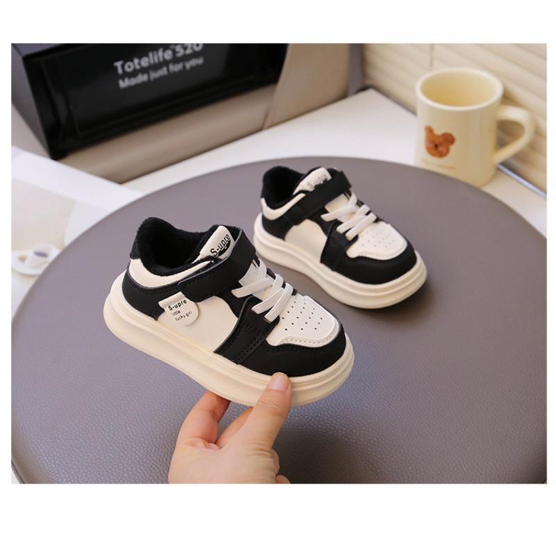 Autumn and winter baby sports shoes fleece warm new boys and girls board shoes two cotton warm versatile girls shoes