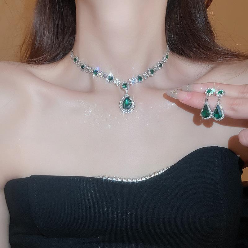 Light luxury diamond-encrusted water drop necklace, fashionable personality, heavy industry neck chain, bridal evening dress, high-end accessories