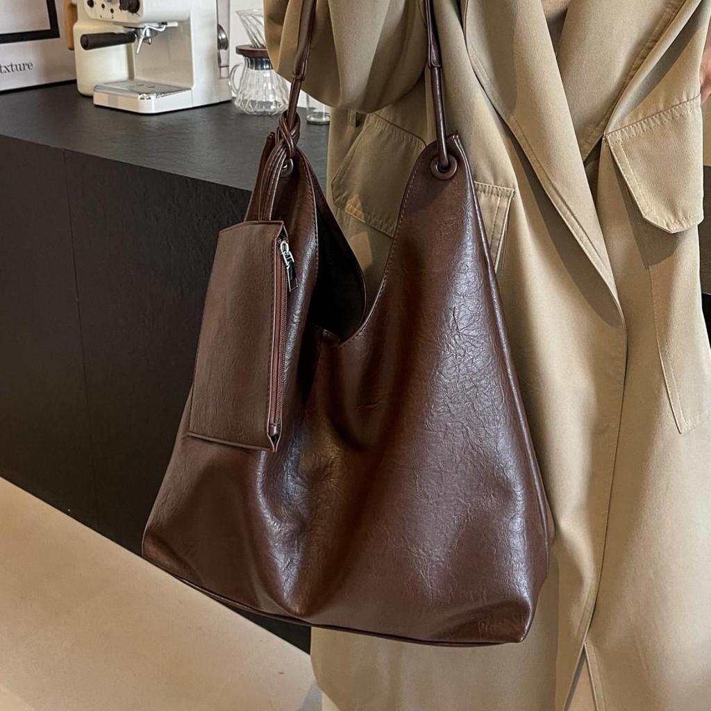 2024 Retro High-End Women's Tote: Fashionable, Simple, Large Capacity Shoulder Bag for Work and Commute