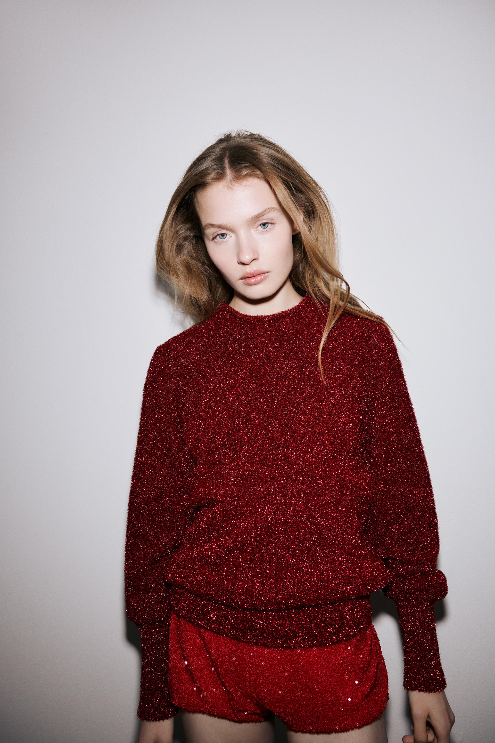 

SWEATER WITH TINSEL AND OPEN BACK