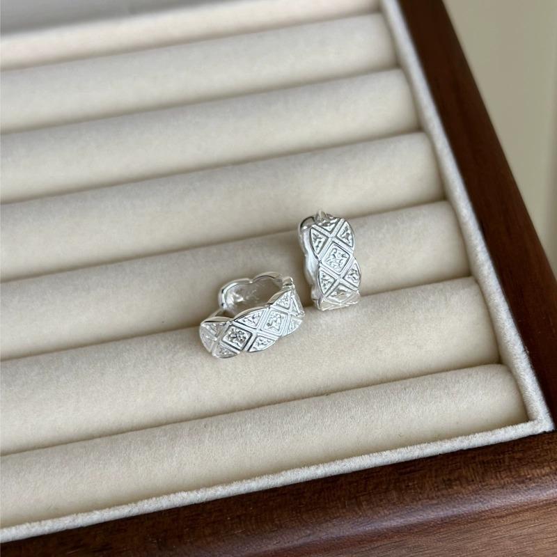 Korean Version of Fashion Rhombus Plaid Earrings Niche Retro Trend Ear Buckle Decoration for Girlfriend Qixi Festival Gift