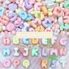 20 Stück Mini-Buchstaben Gemischte Harz-Accessoires ABCD Englische Buchstaben-Aufkleber DIY Sahne-Kleber Handyhülle Haarspangen-Dekoration Zubehör