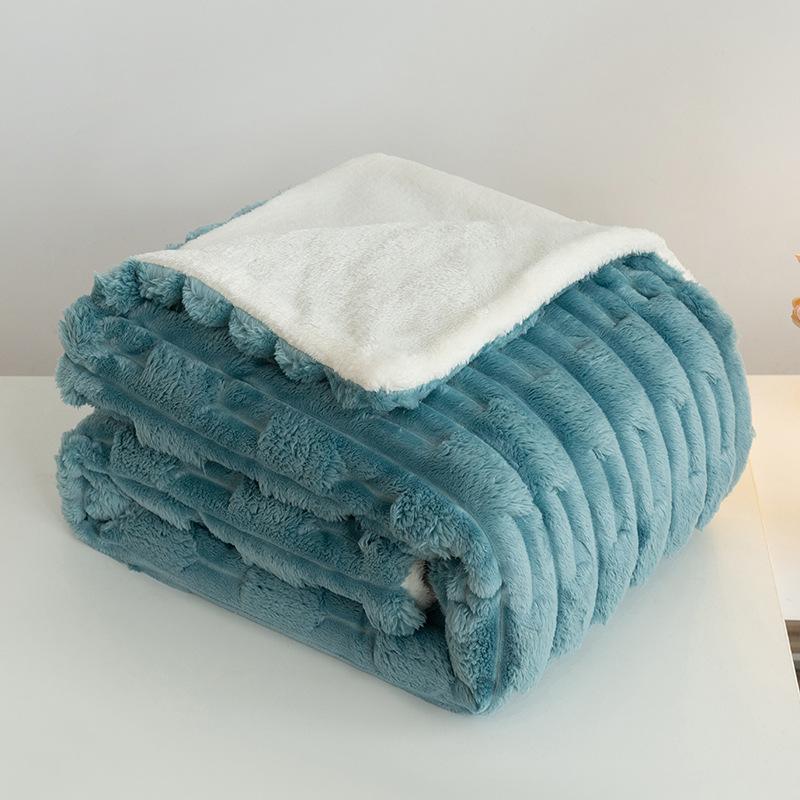 All Seasons Flannel Nap Air Conditioner Blanket Soft and Comfortable Double-layer Imitation Fur Arctic Velvet Blanket