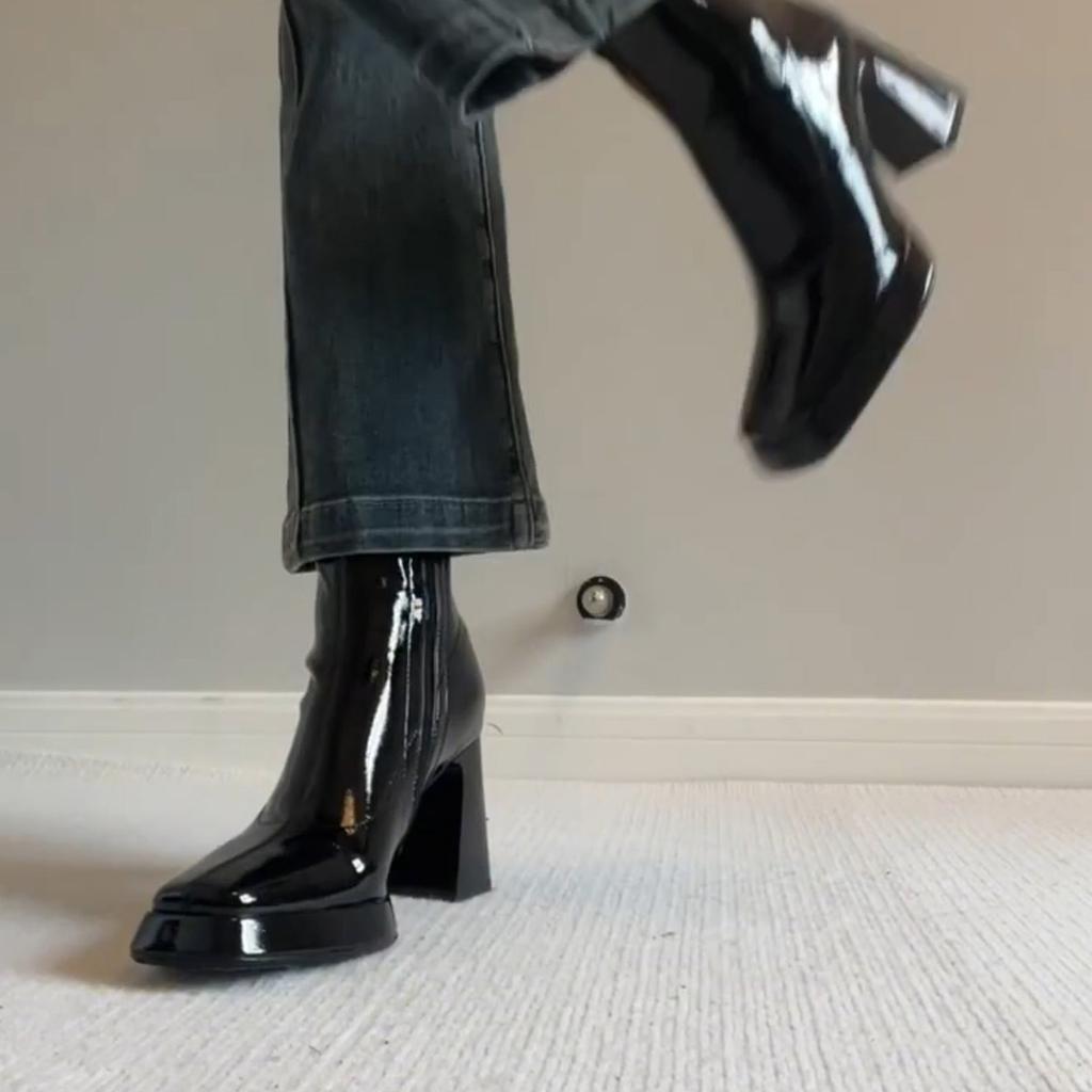 Lakovaná kůže silná podrážka vysoký podpatek krátké boty dámské britský vítr voděodolné stolní čtvercová špička zadní zip tenké boty