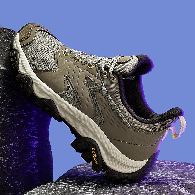 New lightweight outdoor sports men's shoes autumn and winter women's mountaineering shoes climbing wear-resistant classic