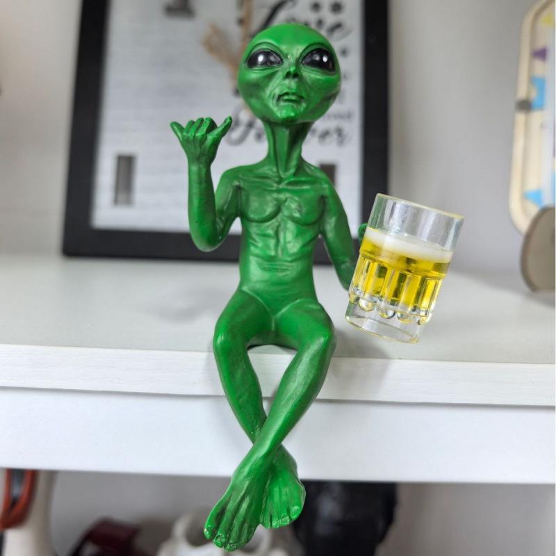 Alien Funny Resin Figurine UFO Indoor Outdoor Garden Novelty Decor Statue Home Ornament Green 12cm