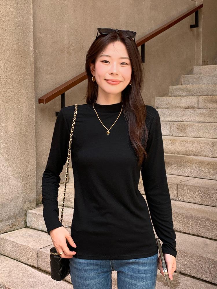 Women’s Slim Fit Brushed Fleece Lined Stand Collar T-Shirt with Long Sleeves for Spring, Autumn, and Winter.