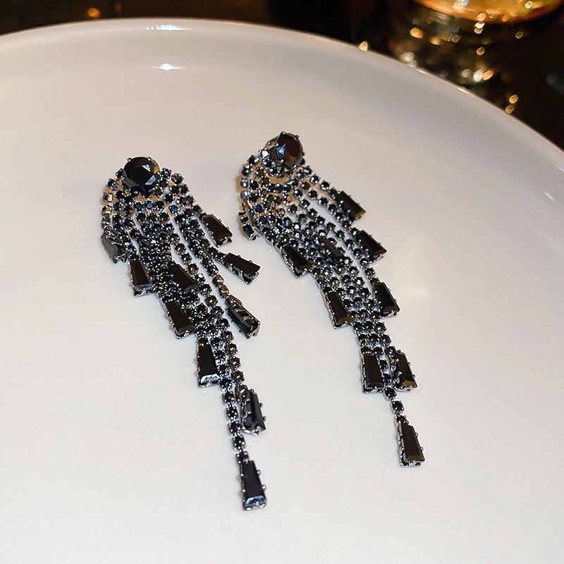 Silver Needle Black Crystal Geometric Stud Earrings Niche Versatile Earrings Temperament Light Luxury Premium Earrings