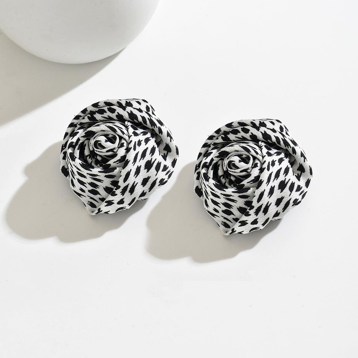 Осенние и зимние серьги-цветы из ткани в стиле ins холодный ветер серьги-гвоздики с леопардовым принтом персонализированные трехмерные серьги-цветы