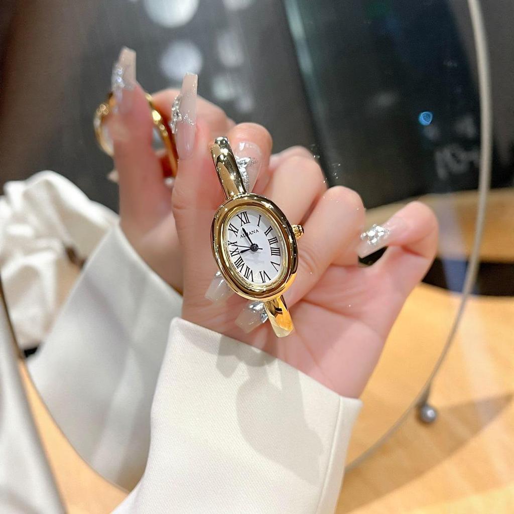 AIMANA Women's Oval Quartz Bracelet Watch: Small Dial, Roman Numerals, Light Luxury Style.