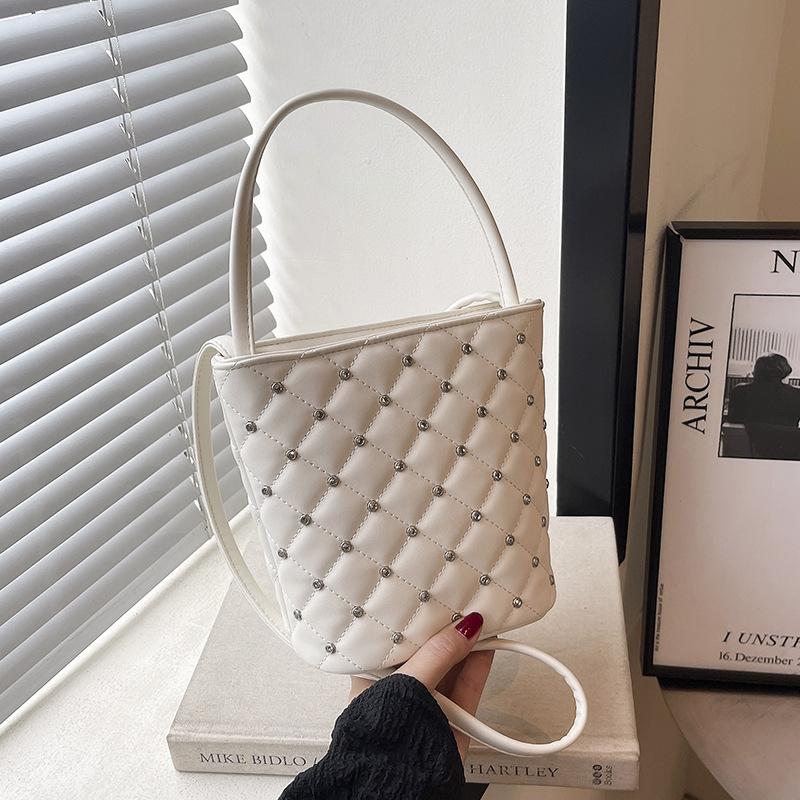 Rhombus Embroidery Thread Small Bag Women's New Summer Popular Versatile Chain Messenger Bag Exquisite Bucket Bag