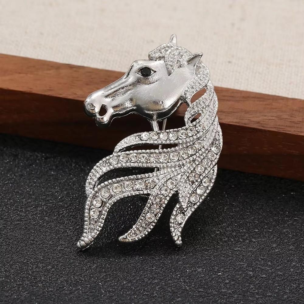 Luxury Retro Animal Brooch Elegant New Year Lapel Pin Decor Vintage Horse Brooch Men's Suit