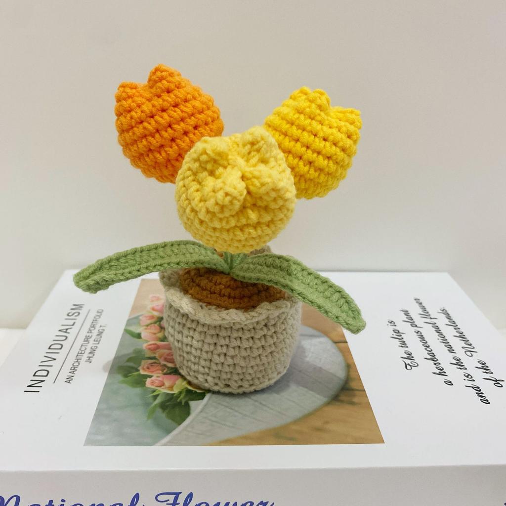 Tulips Crochet Flowers with Potted Cute Knitted Flower Tulips Artificial Palnt Easter Decoration 2025 Office Table Car Decor