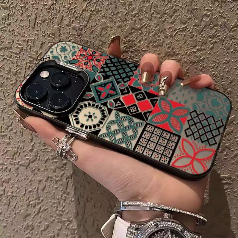 Grid Totem Apple iPhone 15, 16, 17 Pro/Pro Max Case with Cross-Border Personality Design.