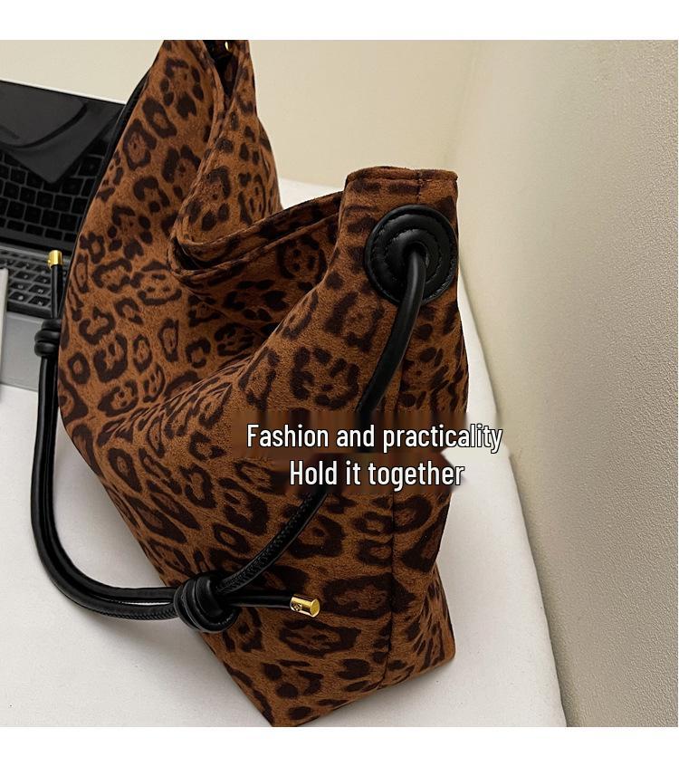 Autumn/Winter 2025 Retro Fashion Large Capacity Women's Tote & Crossbody Bag