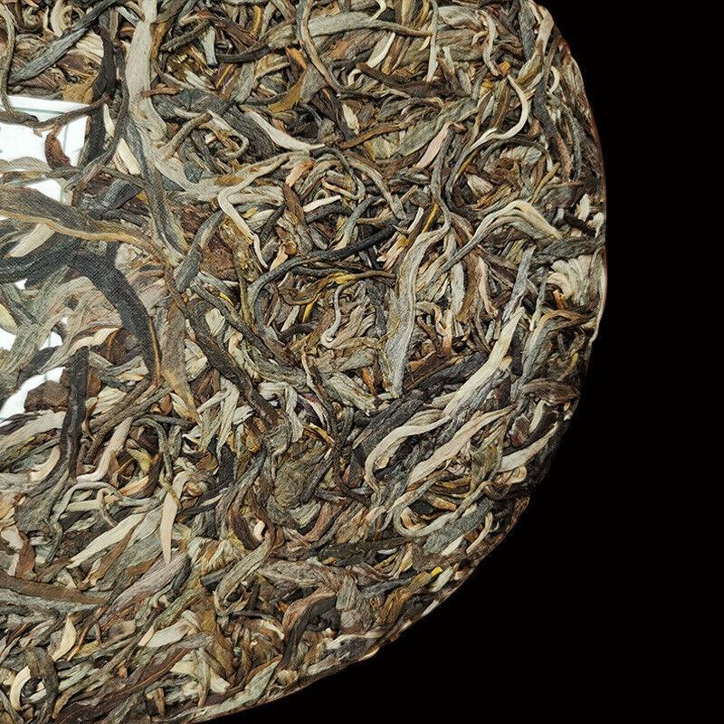 357g Yunnan Pu'er Teekuchen Lao Man'e Vorfrühlingstee Süßer Rhythmus Pu'er Rohtee