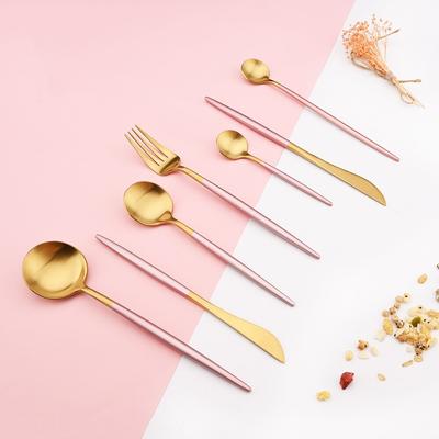Set di stoviglie Set di posate dorate Forchetta da dessert Cucchiaino da tè Acciaio inossidabile 18/10 Forchetta da tavola Cucchiaio Coltello Bacchette Set Argenteria