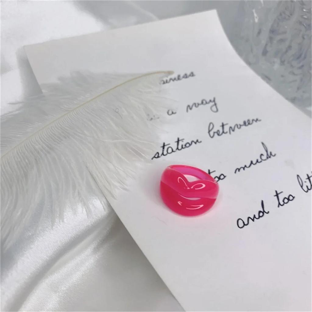 1Pc Fashion Fun Punk Exaggeration Colorful Lip Shape Hollow Resin Finger Rings Funny Mouth Acrylic Ring Hiphop Party Jewelry