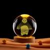 Kung Fu Panda 3D Kristallkugel mit Holzsockel - Buntes Licht-Ornament