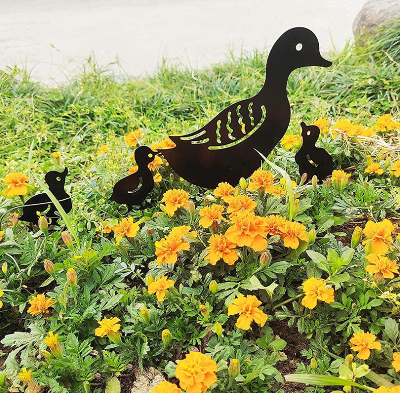 Creative Wrought Iron Duck Family Garden Silhouette Ornaments