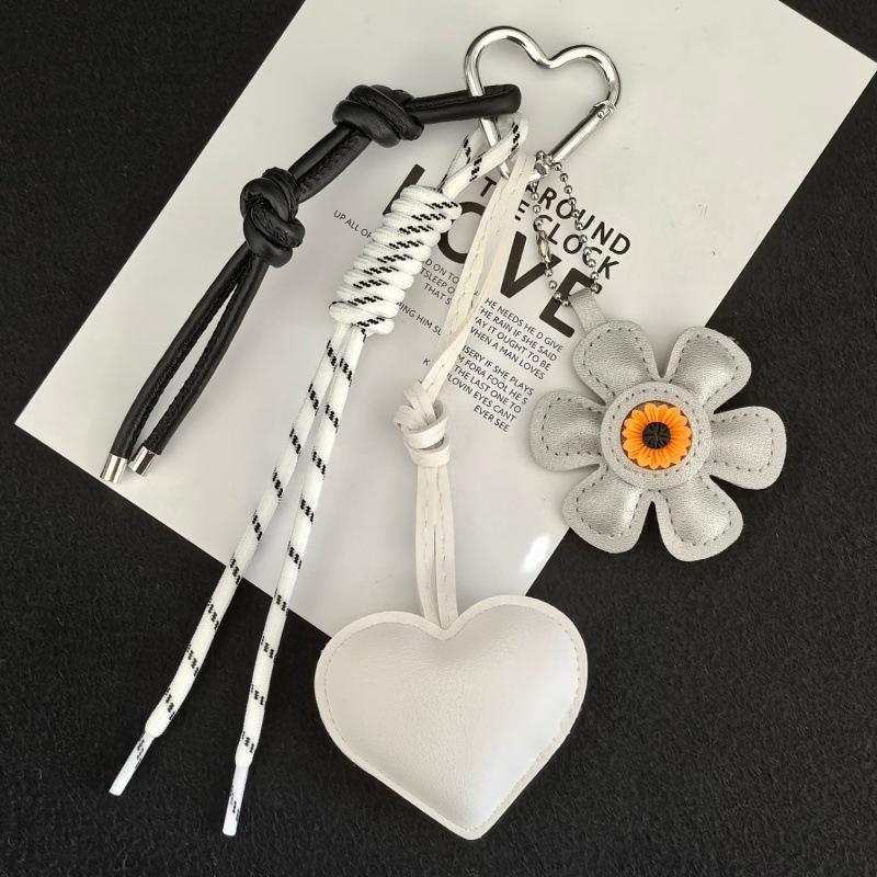 Personalized Sunflower Cartoon Keychain: Cute Bag Pendant & Creative Festival Gift