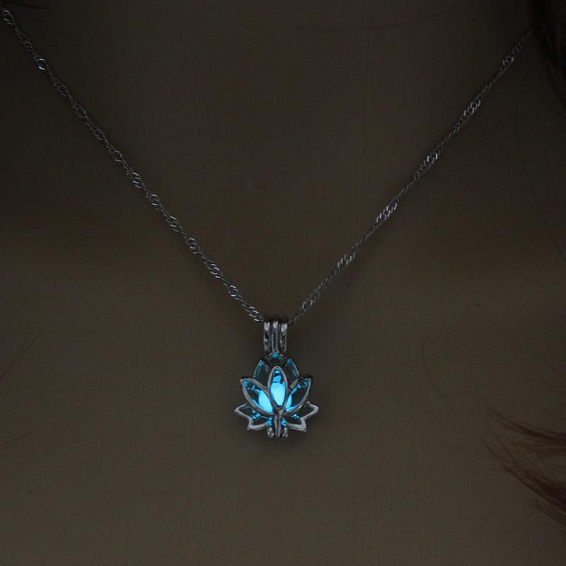 Leuchtender Lotus-Anhänger Halsketten Damen Herren Retro Fluoreszierender Stein Anhänger Legierung Kette Halskette Heilung Yoga Schmuck Geschenke