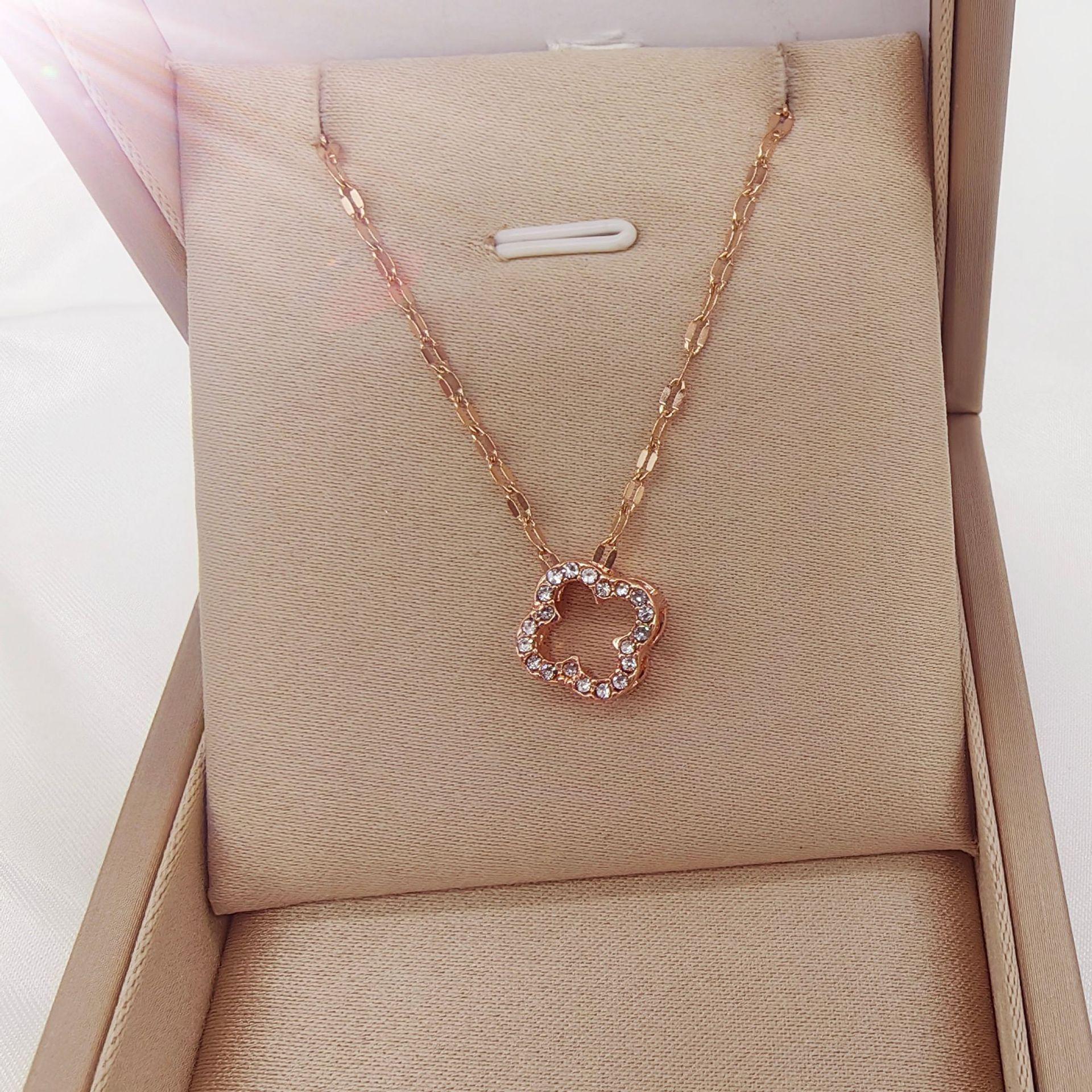 

Новое ожерелье из титановой стали с четырьмя листами клевера, женская мода, простые нишевые украшения, сладкие цветы, ожерелье-цепочка на ключицу розового золота