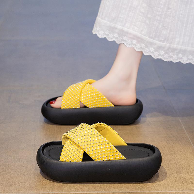 Thick-bottomed cross-strapped slippers for women's summer wear 2025 new models with skirts Internet celebrities fashion beach one-word cool slippers