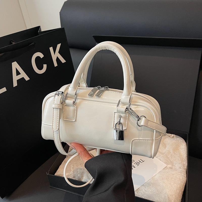 Summer fashion hand carry small square bag women 2025 new Korean version fashion casual shoulder bag high-end messenger bag