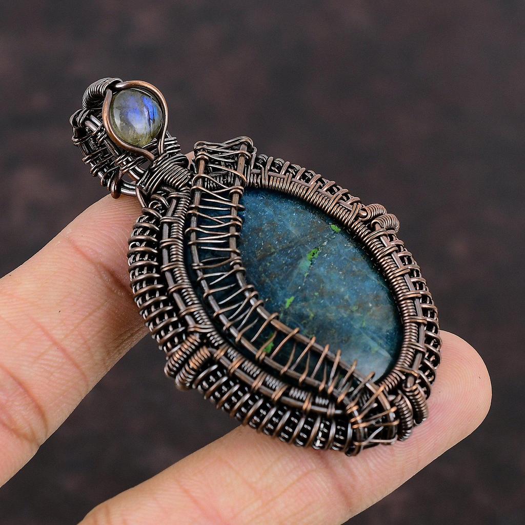 Pingente de apatita neon com fio de cobre enrolado, pingente de pedra preciosa labradorita, joia com fio de cobre enrolado, pingente incrível feito à mão para ela