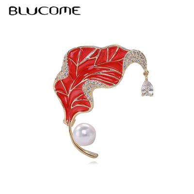 New Design Creative Personalized Leaf Brooch Anti Stray Rhinestone Pin Women Jewelry Accessories