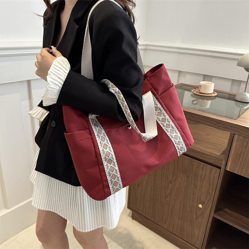 Stylish Large Capacity Tote Bag For Work And Commuting Featuring Trendy Wide Strap Design