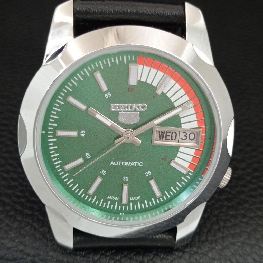 VINTAGE REFURBISHED SEIKO 5 AUTOMATIC JAPAN MENS GREEN DIAL WATCH a445407-1