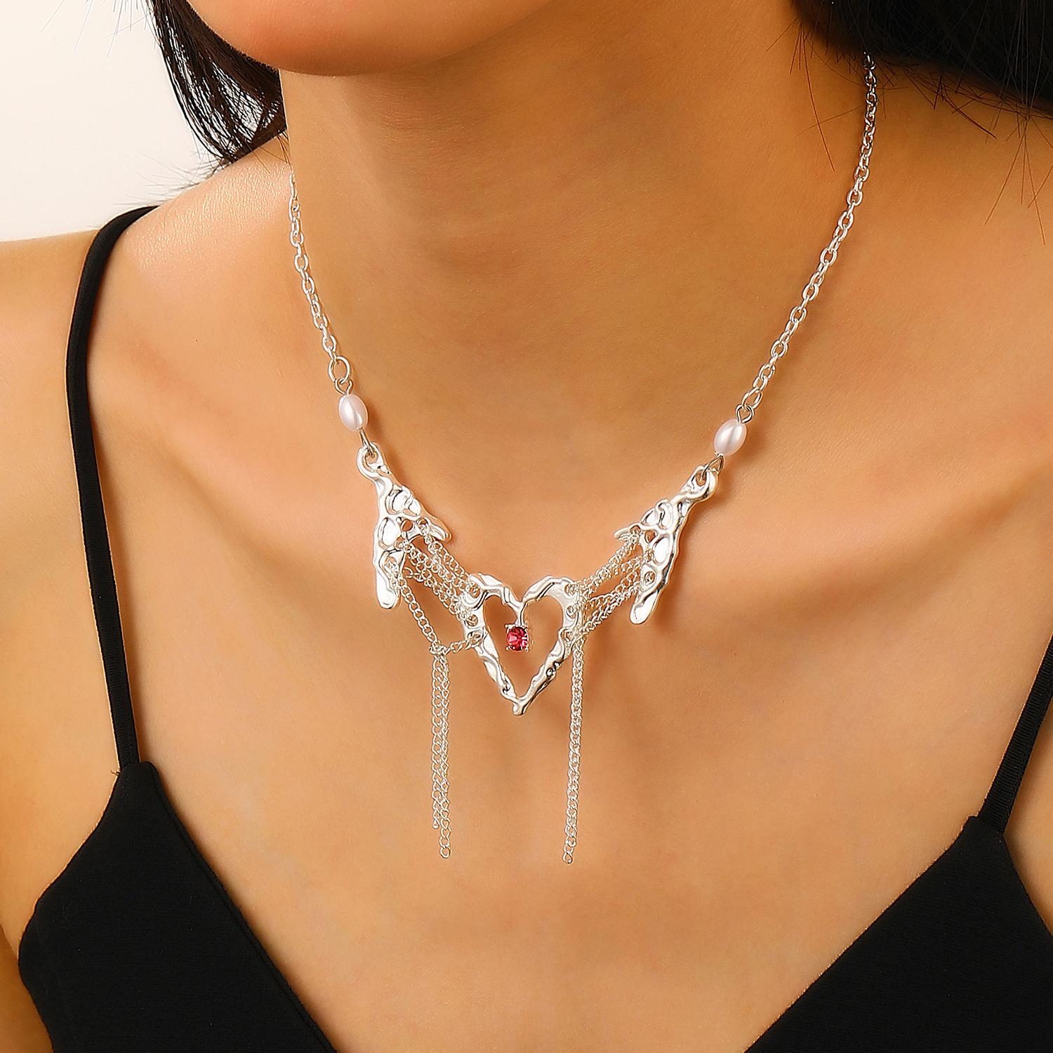 

2026 Liquid Pleated Pearl Necklace for Women INS Trend Love Pendant Cool Sweet Style Clavicle Chain Fashion Jewelry