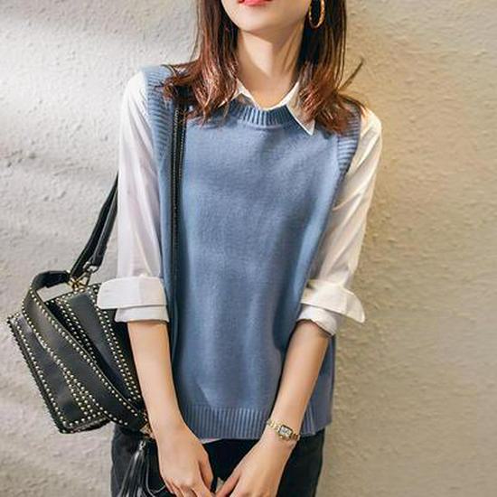 Women's Knitted Wool Vest: Short Round Neck Sweater for Layering In Spring and Autumn.