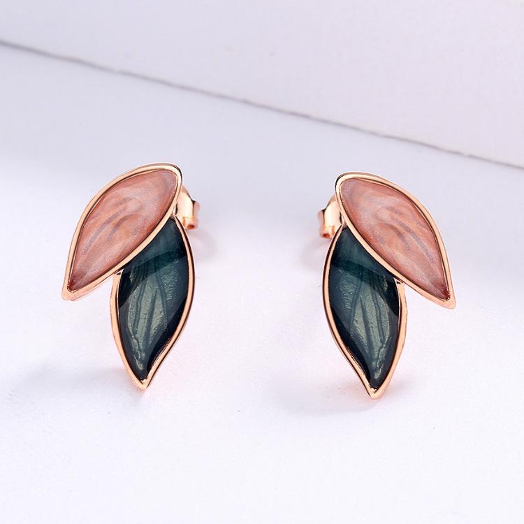 

Exquisite And Small Color Matching Enamel Leaf Earrings, Small Leaf Studs, Handmade Epoxy Earrings, Party Gift.
