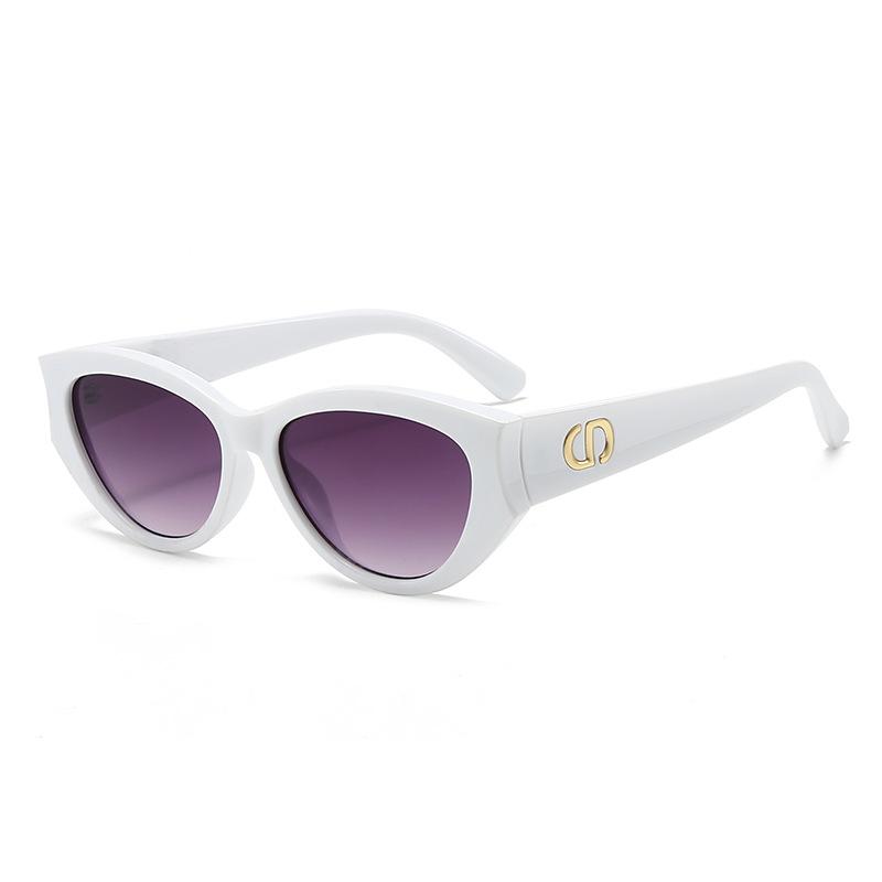 

UV400 Fashionably Unconventional Large Frame Glasses with Letter Decorated Arms for Daily Wear And Street Photography