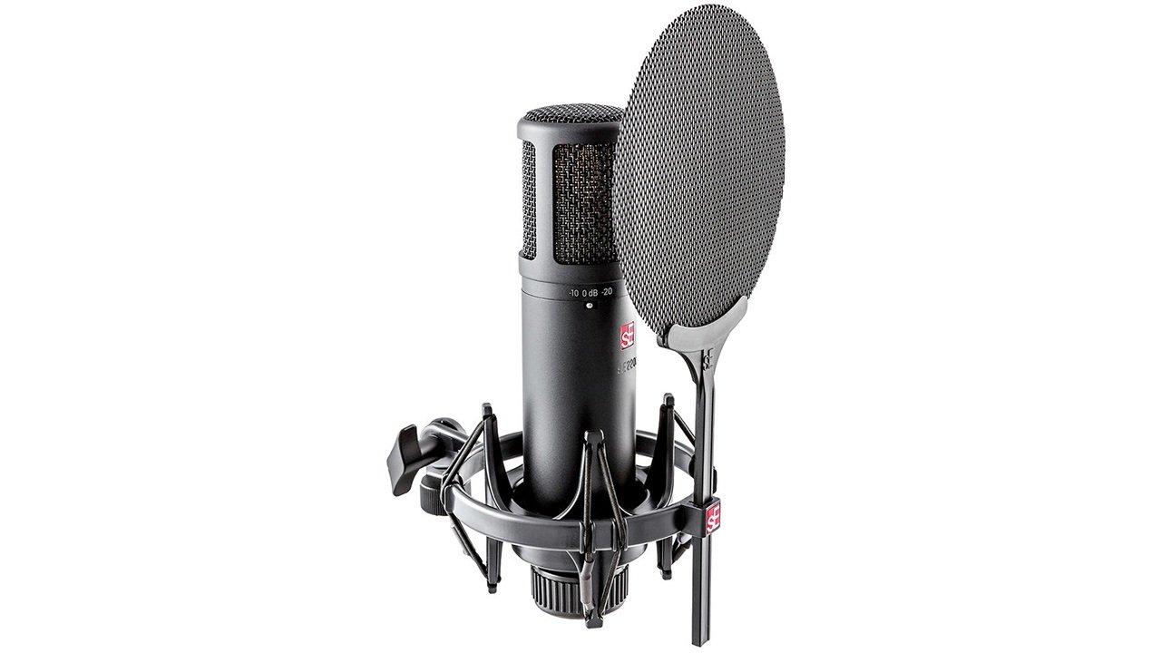 

sE Electronics sE2200 Condenser MicrophoneDirectivity: CardioidShock Mount, Pop Shield Included