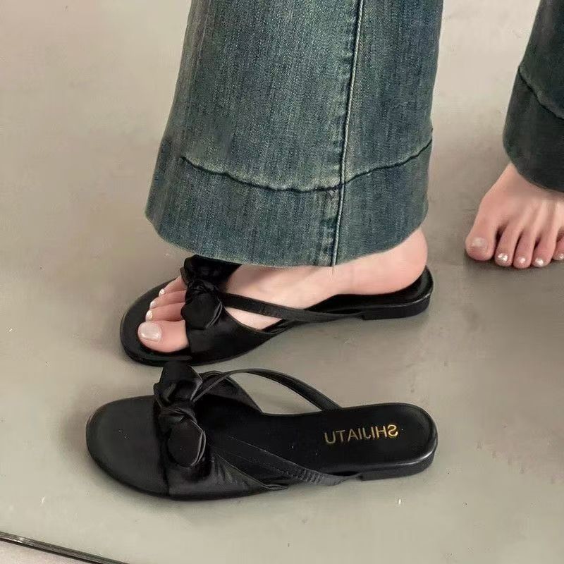 Bow-tied small cool slippers women's summer wear 2025 new flat-bottomed fairy style French versatile holiday sandals