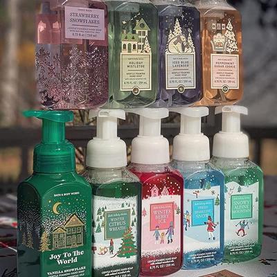 Bath and Body Works Sváteční trio 3-balení Náhodný sortiment zimních designů Pěnové mýdlo na ruce Sada Mýdlo 248,1g (8,8 oz) každý