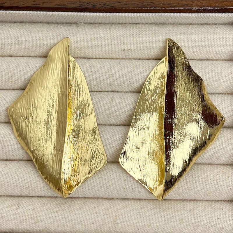 

Retro Concave-Convex Metal Diamond Texture Unique Earrings Gold